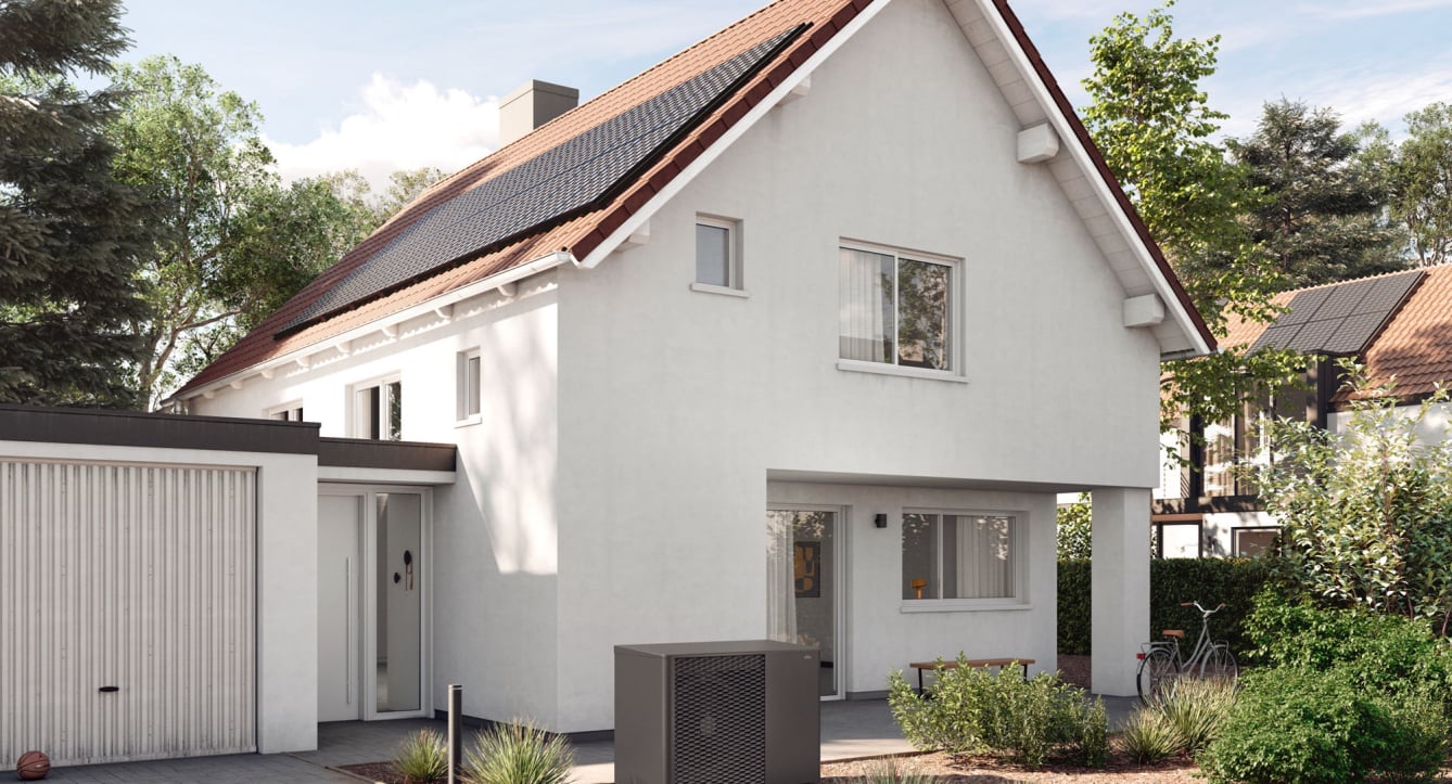 Hausansicht mit Wärmepumpe
